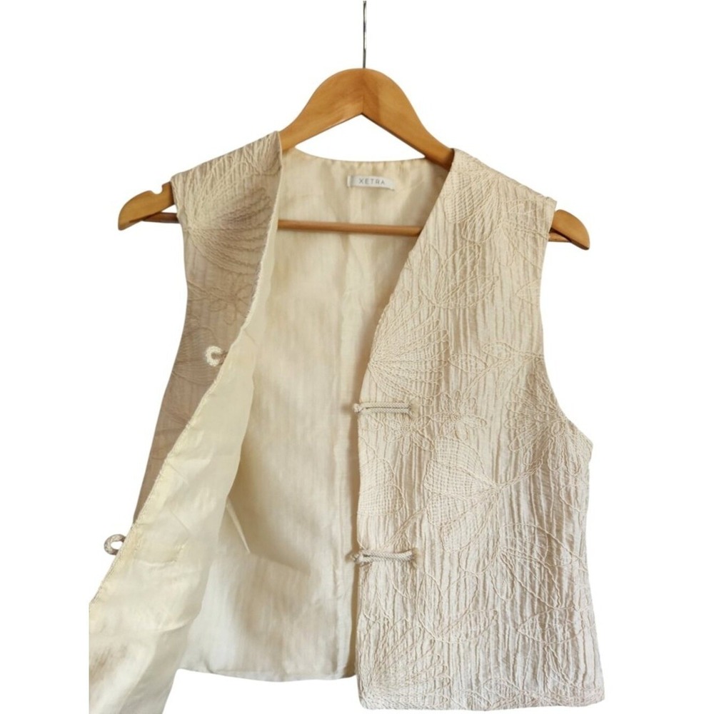 Xetra Textured Embroidered Summer Floral Vest Cream Sleeveless Open Front Size M